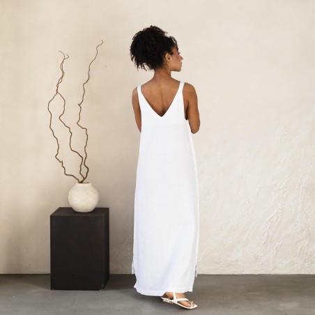 White sleeveless V-neck long skirt